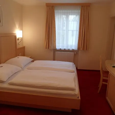 佩西恩凯特琳旅馆 3*